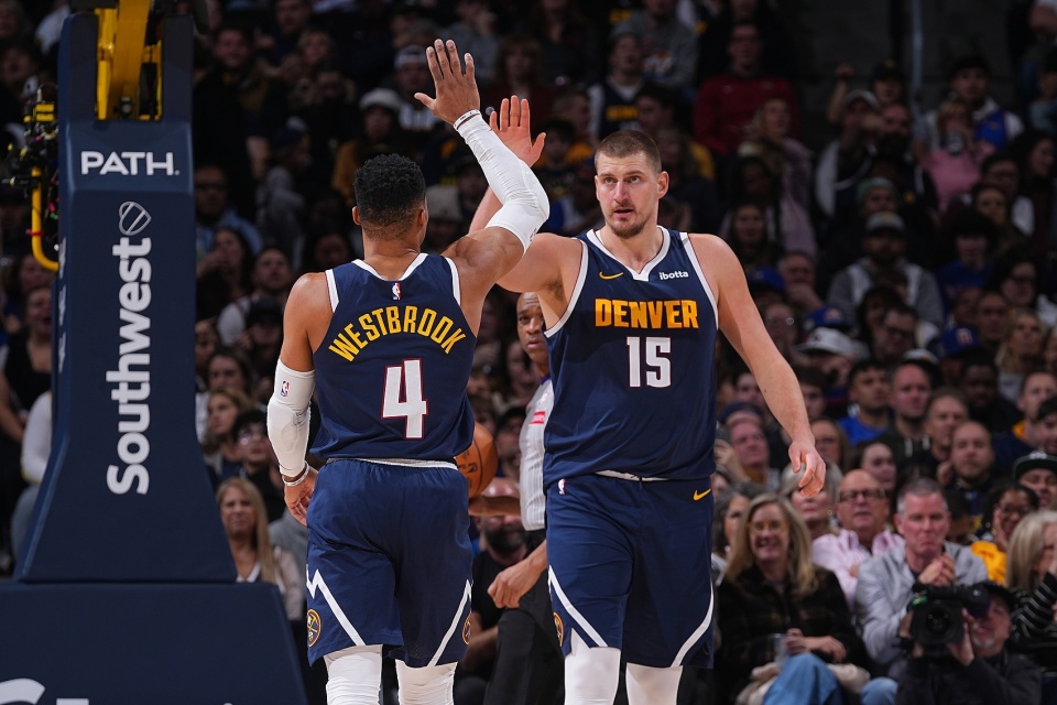 皇马公布欧冠战曼城名单：姆巴佩受伤仍入选，卡马文加缺席（皇马官宣欧冠对曼城大名单：姆巴佩带伤入列，卡马文加无缘）