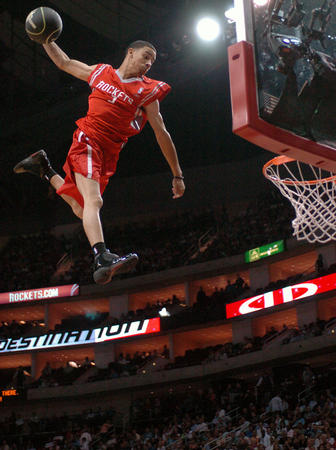 前热火助教爆料莱利曾威胁某超级球星：宁可以交易你也不解雇他（前热火助教称莱利曾放话给某超级球星：宁可把你交易走也不解雇他）