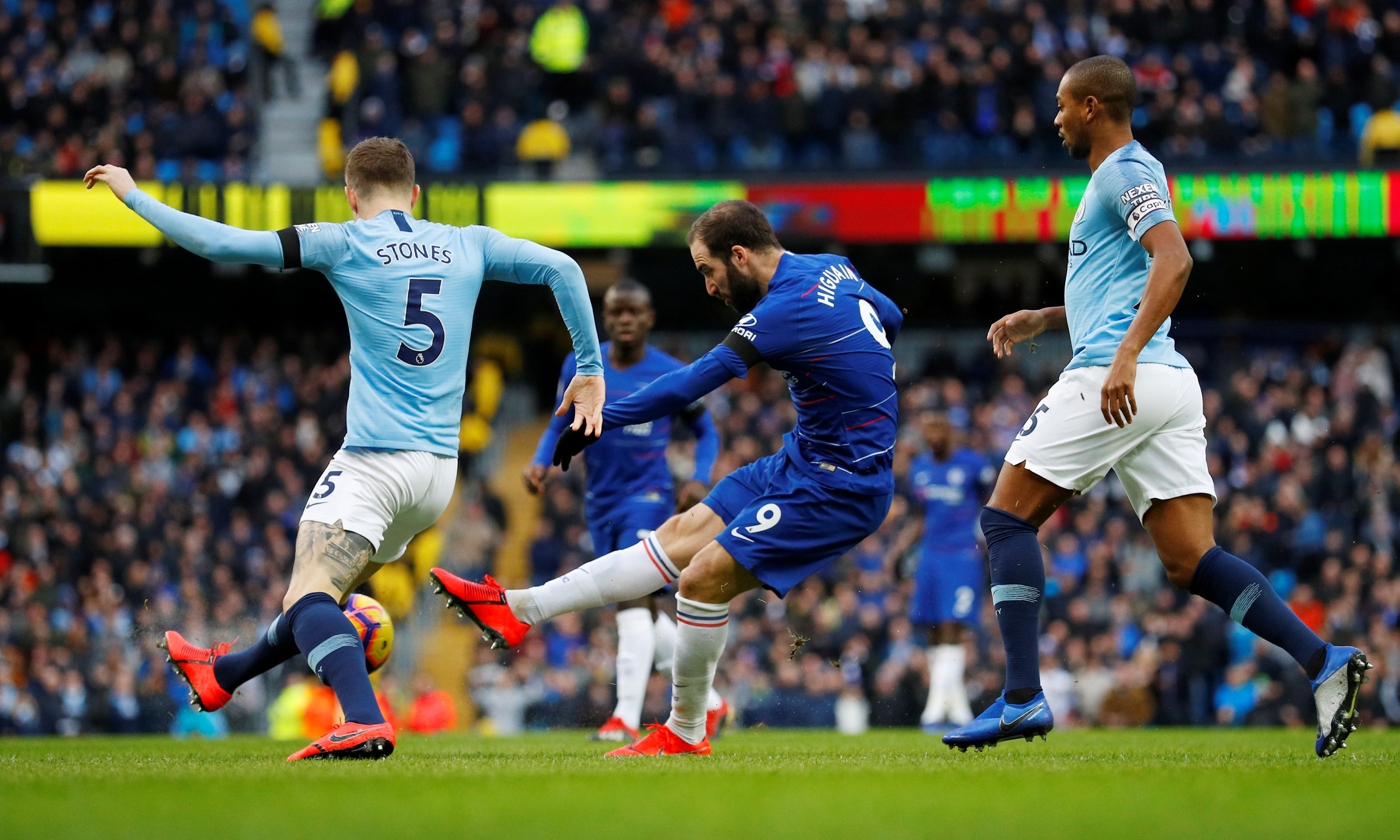 法尔克：拜仁仍在密切关注DV9，同时也对弗兰库利诺-朱感兴趣（法尔克：拜仁仍紧盯DV9，亦对弗兰库利诺-朱有意）