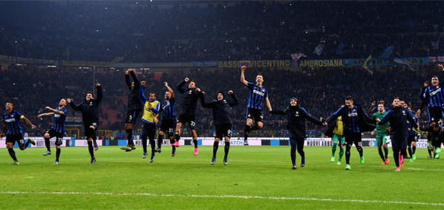 世体：奥尔莫左肩脱臼恢复良好，预计伤缺一个月