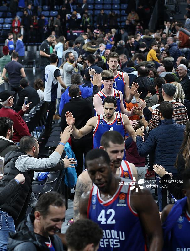 西甲：皇马主场2-1击败皇家贝蒂斯（西甲：皇马主场2-1力克皇家贝蒂斯）