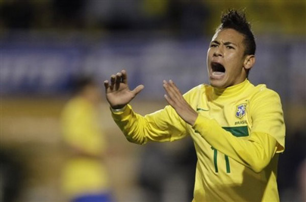 11助攻0失误！詹姆斯本赛季第二次助攻上双且失误不超1次（詹姆斯11助攻零失误，本季第二次助攻上双且失误不超过1次）