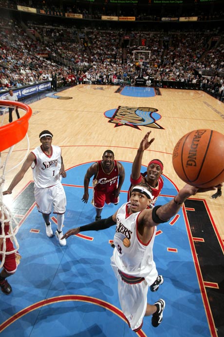 融入巴塞罗那，拉什福德参观巴萨基金会项目与孩子们互动（走进巴塞罗那：拉什福德探访巴萨基金会，与孩子们互动）