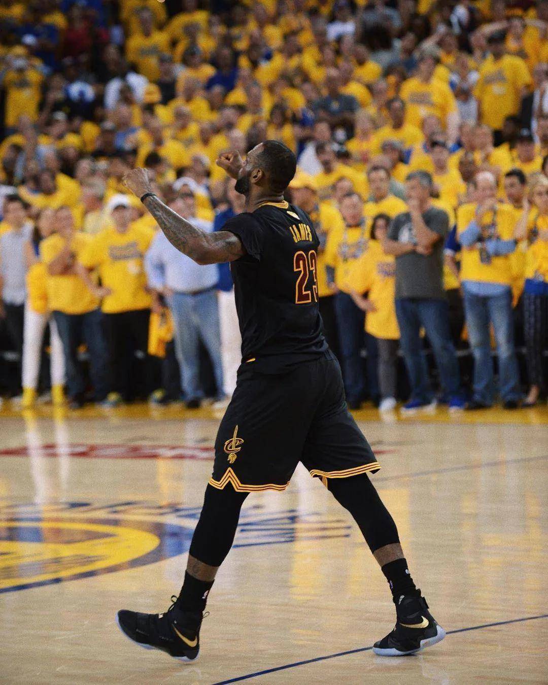 莱万多夫斯基在巴萨的点球表现：从辉煌到困惑（莱万多夫斯基在巴萨的点球轨迹：由高光到迷失）