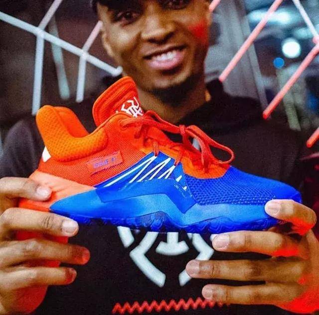 巴黎人报盛赞埃唐-姆巴佩：他敢于冒险，敢于发声，永不放弃（巴黎人报力赞埃唐-姆巴佩：敢闯敢言，永不言弃）