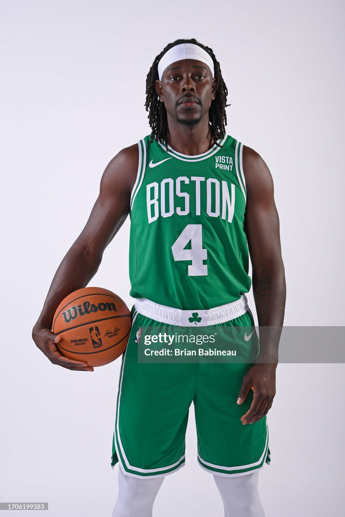 阿隆索听劝！首发拿掉1主力，皇马3-0差榜首1分，西甲2强争冠（阿隆索采纳建议！首发撤下一主力，皇马3-0奏凯距榜首仅1分，西甲双雄争冠白热化）