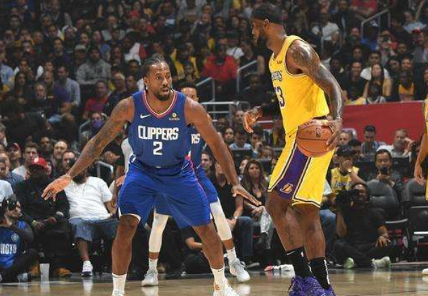 李小鹏回应女儿学花滑：练体操压力太大，但所有运动项目都很苦（李小鹏谈女儿改练花滑：体操压力大，运动无一不吃苦）