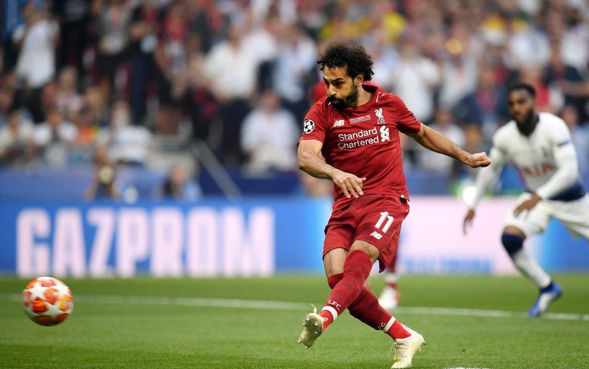 为国出战14次打进1球，尹鸿博获得印有19号的国足纪念球衣