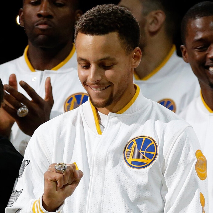 柏林联合0-0弗赖堡，场面火爆，两队8人染黄（柏林联合0-0战平弗赖堡，火药味十足，两队共领8黄）