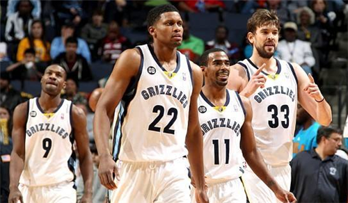 曼城斯特林关键进球锁定三分（斯特林制胜球助曼城收获三分）