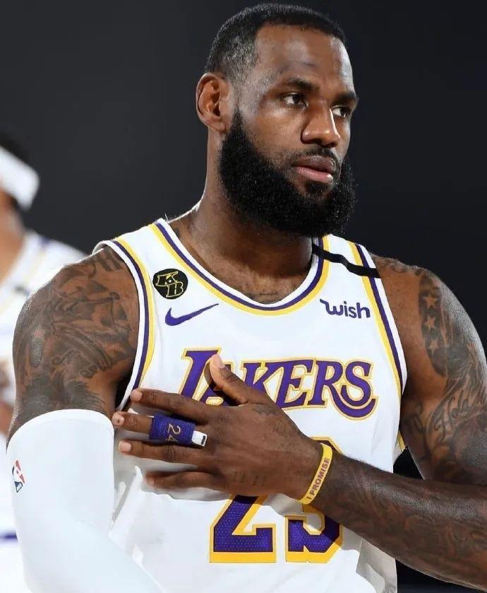 日本11月大名单：远藤航领衔，北野飒太等三名球员首次入选（日本队11月名单公布：远藤航领军，北野飒太等三人首度入围）