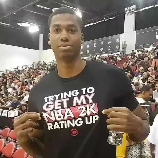 这次换防直接被晃倒（换防瞬间被晃倒）