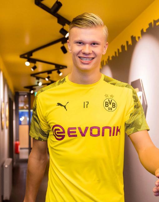 官方：内森-科林斯接替内尔高成为布伦特福德新队长