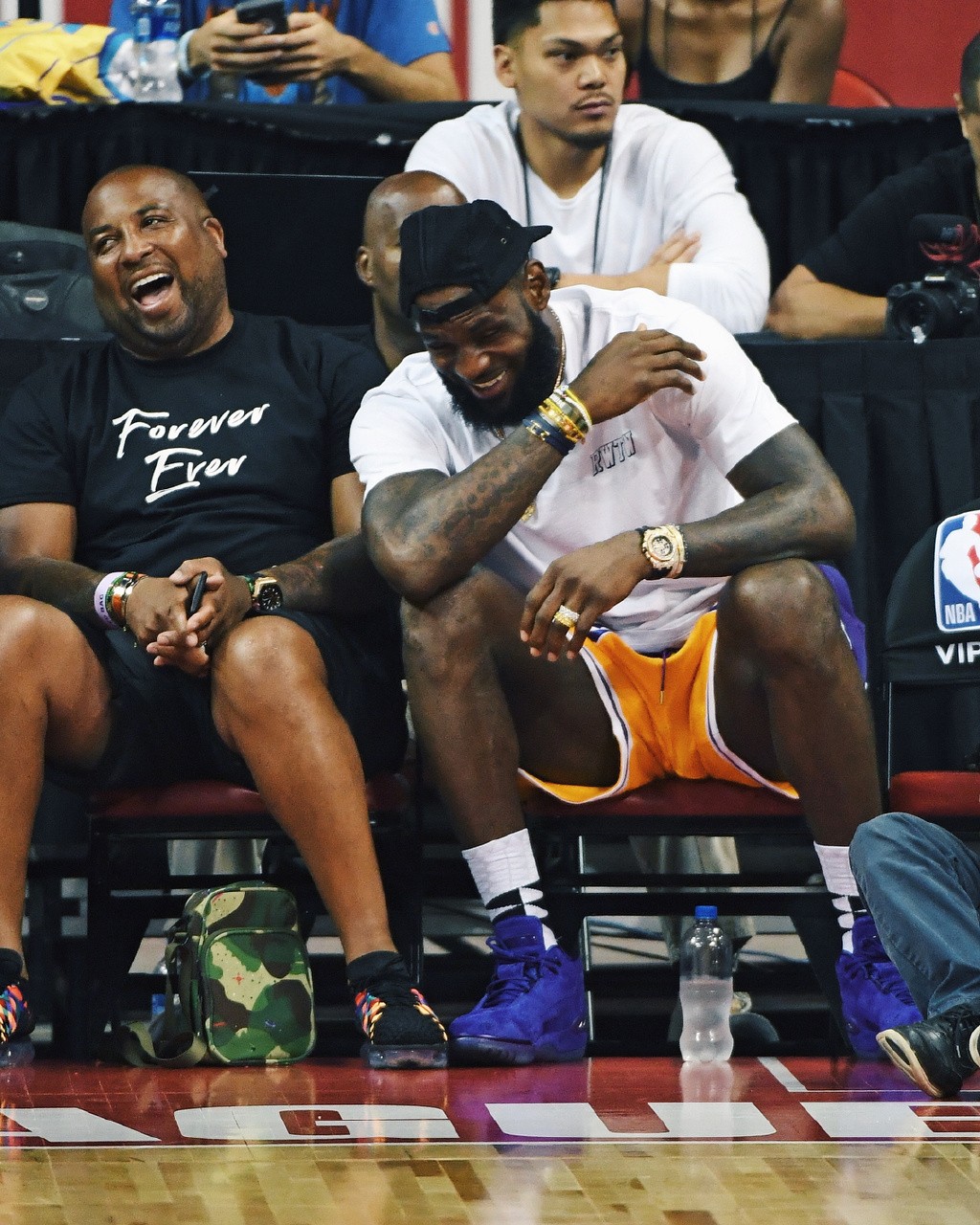 斯基拉：尤文未谈妥麦肯尼续约，两家意甲俱乐部已与球员接触（斯基拉：尤文与麦肯尼续约仍未达成，已有两支意甲队联系球员）