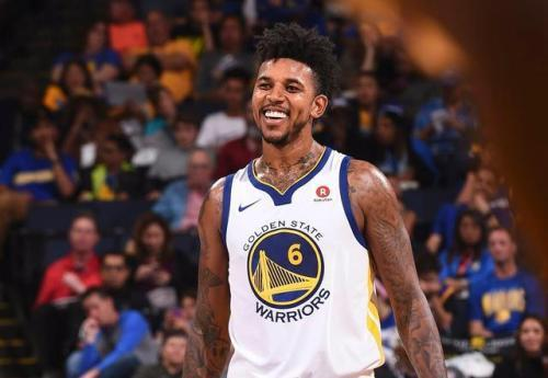 前往耶稣撒冷接受信仰理疗的阿劳霍，登上飞机 预计他今年不会回归（阿劳霍飞往耶路撒冷接受信仰理疗，预计今年无缘回归）