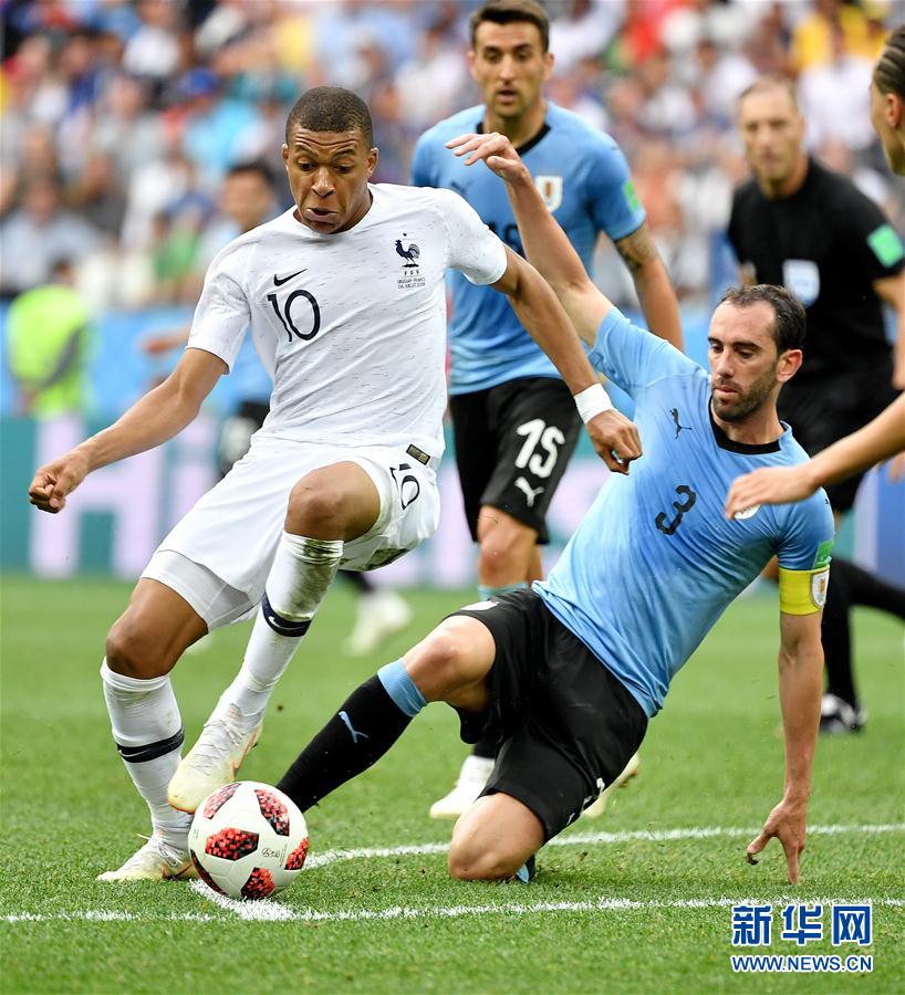 他就是球队的心脏（他是这支球队的灵魂）