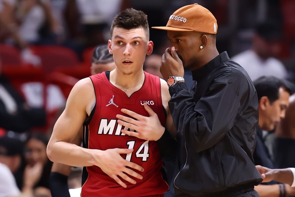 不差钱，阿联酋足协提供5架专机拉球迷去客场看世预赛（豪气出手！阿联酋足协派出5架专机送球迷赴客场看世预赛）