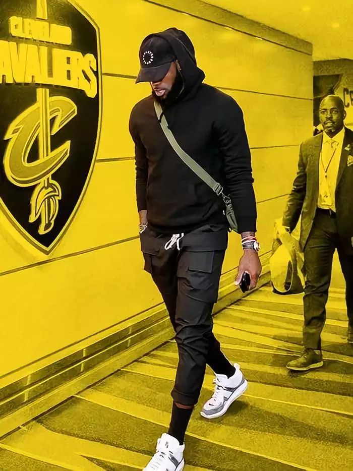 电讯报：曼联执意追求谢什科的做法显得有些奇怪（电讯报：曼联一味追逐谢什科的举动令人费解）