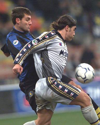 皇马vs曼城首发：姆巴佩替补！哈兰德、维尼修斯、福登均在列（皇马vs曼城首发出炉：姆巴佩坐板凳，哈兰德、维尼修斯、福登首发）